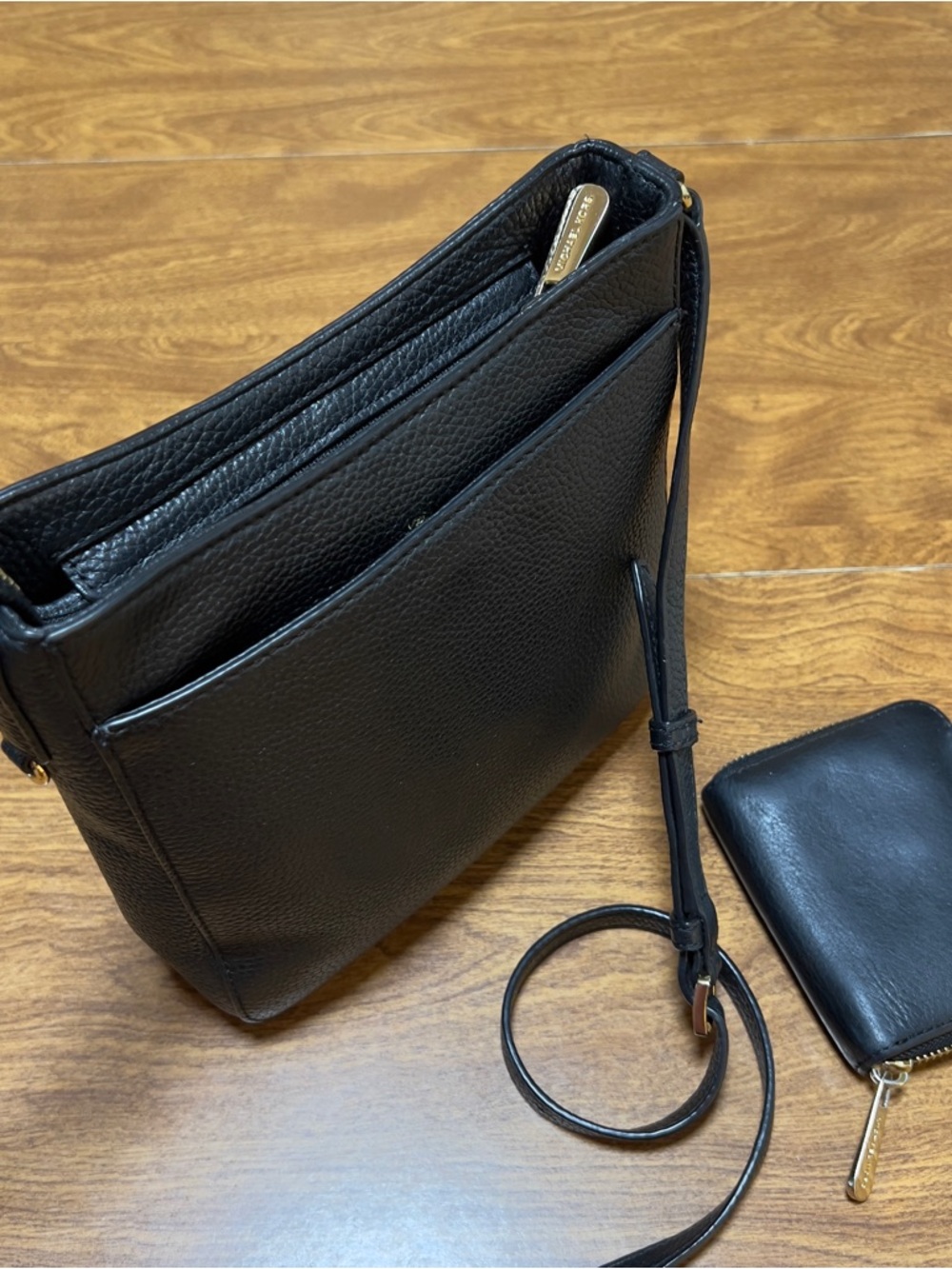 Michael Kors Black Leather Hamilton Traveler Messenger bag & Small Wallet Set - Picture 3 of 14